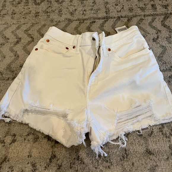 Woman's Levi shorts - Picture 1 of 6